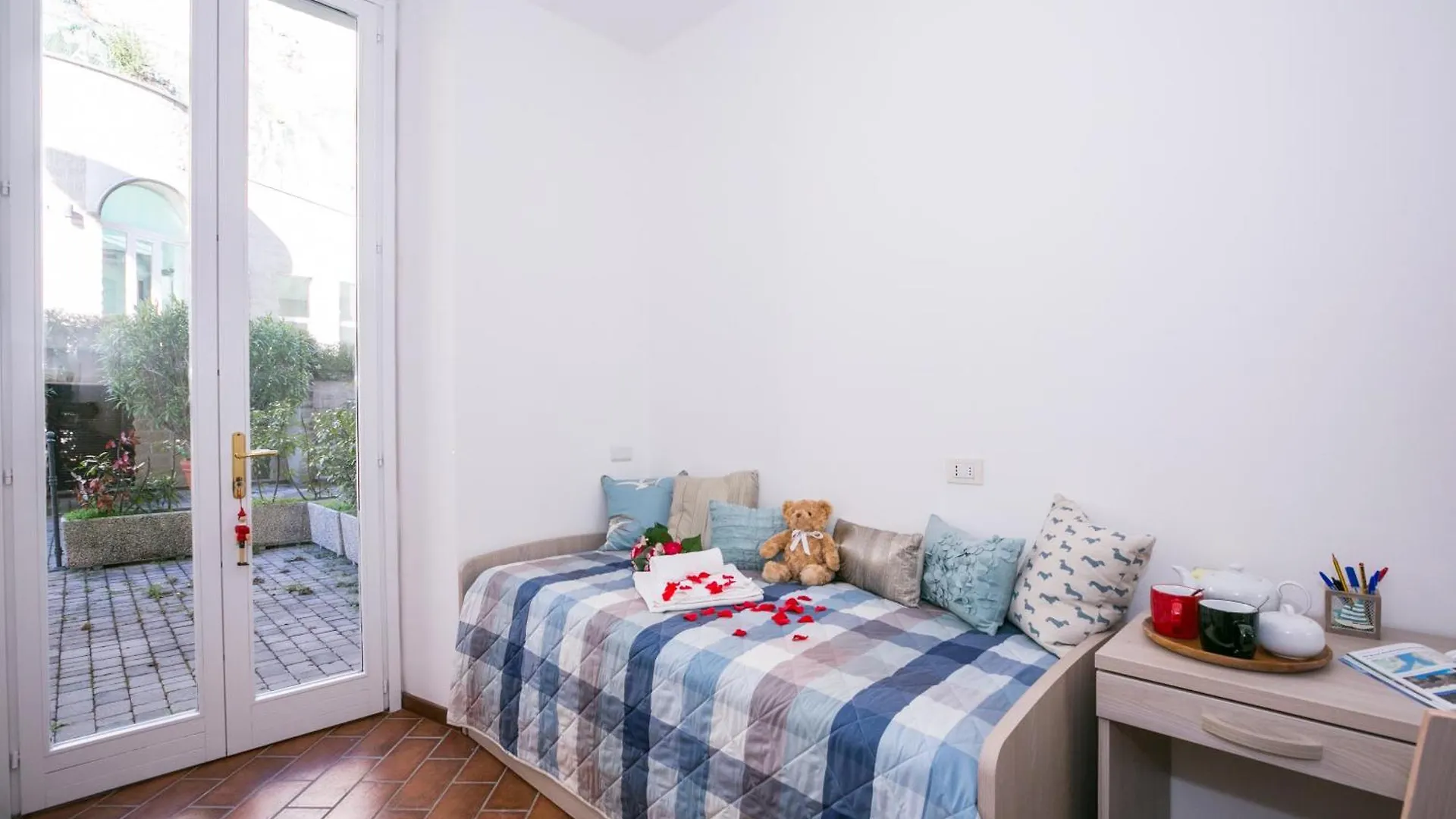 Apartment Villa Larius Balcone Carate Urio Italy