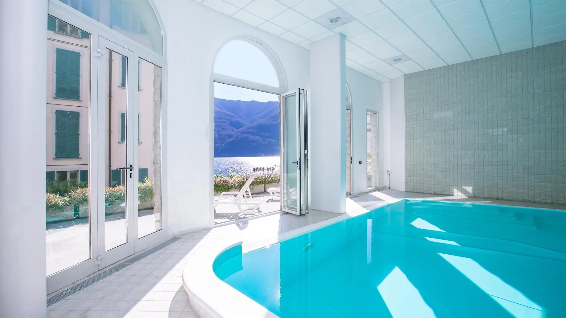 Villa Larius Balcone Carate Urio 0*,  Italy