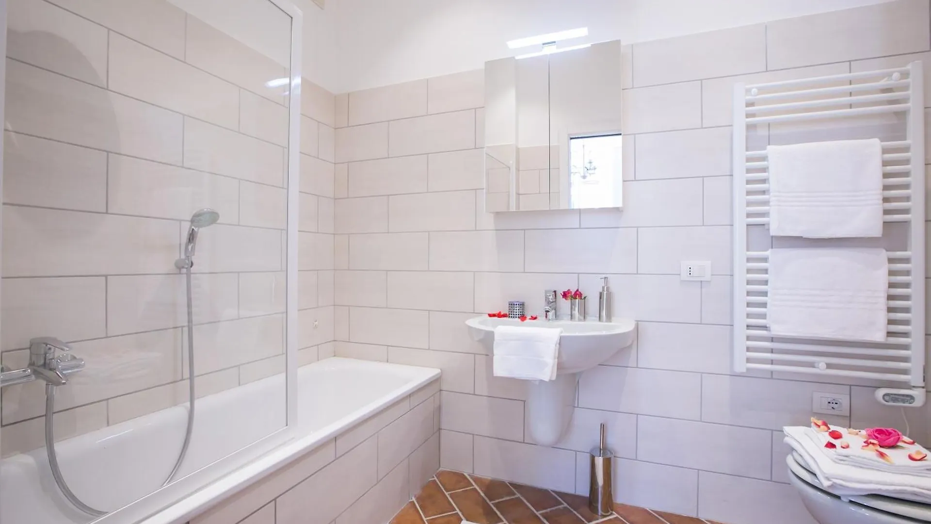 Apartment Villa Larius Balcone Carate Urio Italy